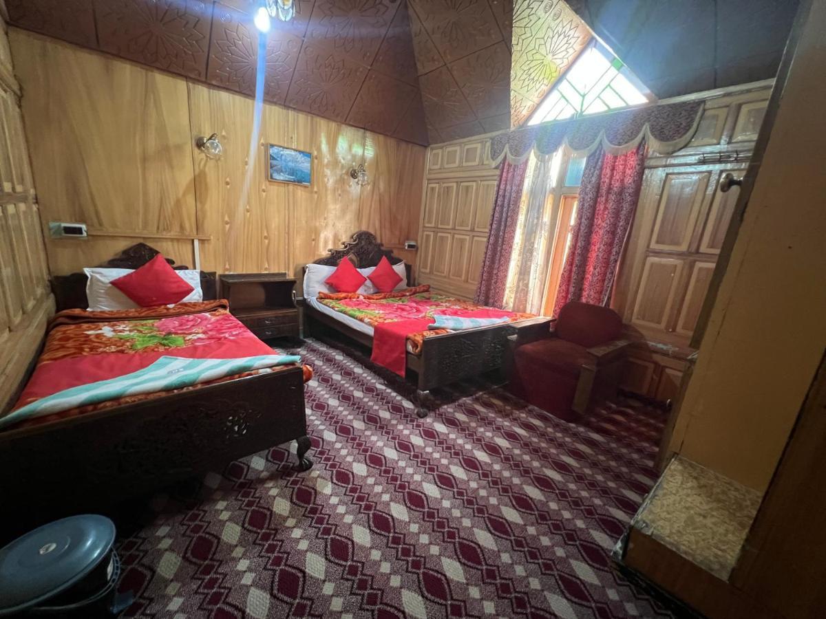 Hotel Aristotle Group Of Houseboats & Transportation Srīnagar Esterno foto