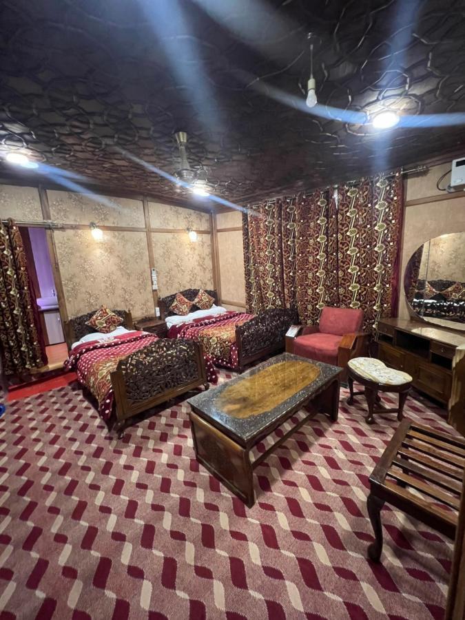 Hotel Aristotle Group Of Houseboats & Transportation Srīnagar Esterno foto