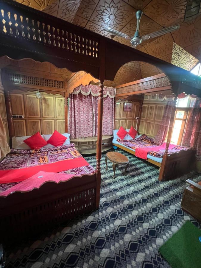 Hotel Aristotle Group Of Houseboats & Transportation Srīnagar Esterno foto