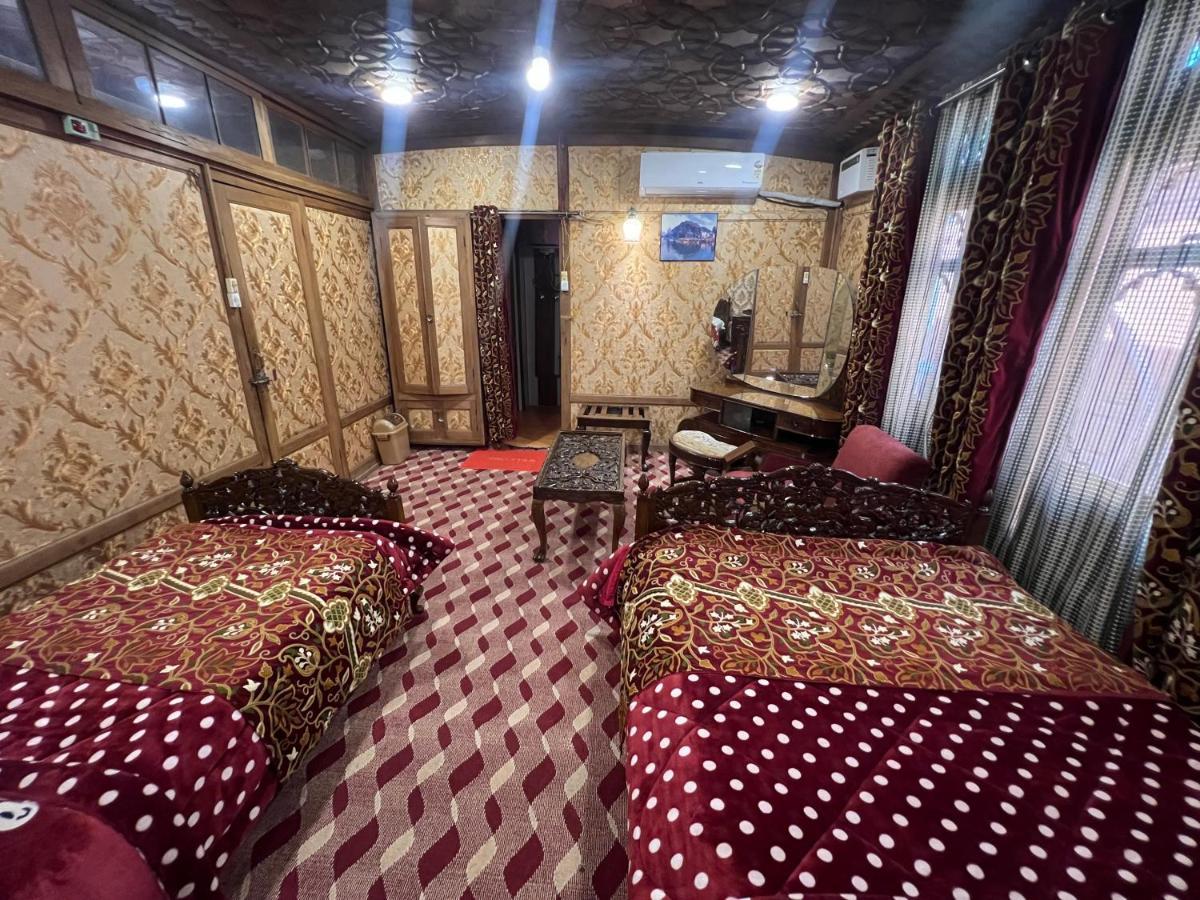Hotel Aristotle Group Of Houseboats & Transportation Srīnagar Esterno foto