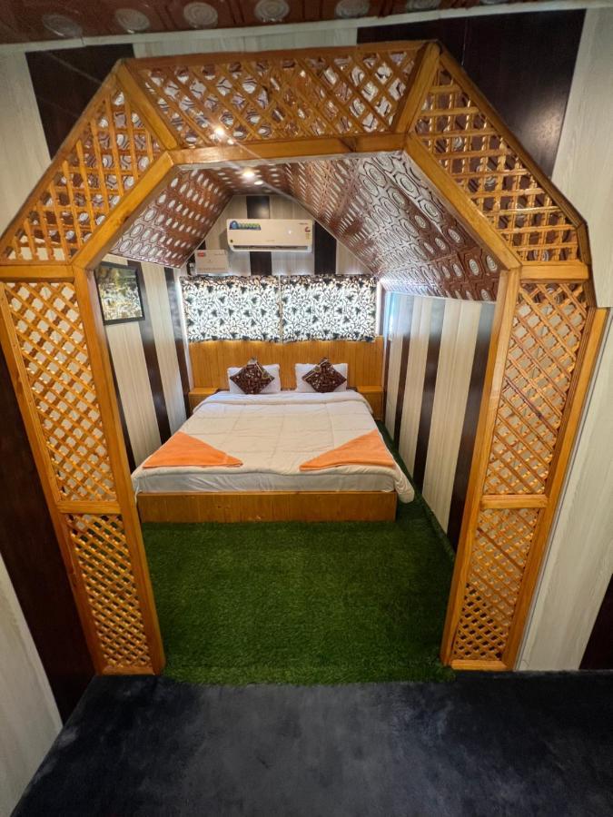 Hotel Aristotle Group Of Houseboats & Transportation Srīnagar Esterno foto