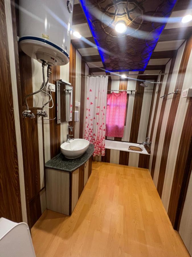 Hotel Aristotle Group Of Houseboats & Transportation Srīnagar Esterno foto