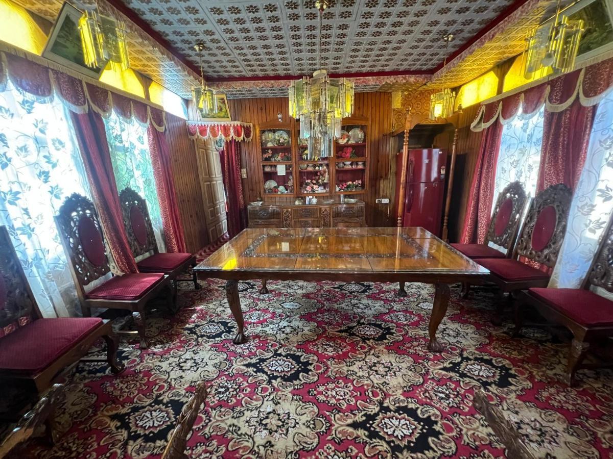 Hotel Aristotle Group Of Houseboats & Transportation Srīnagar Esterno foto