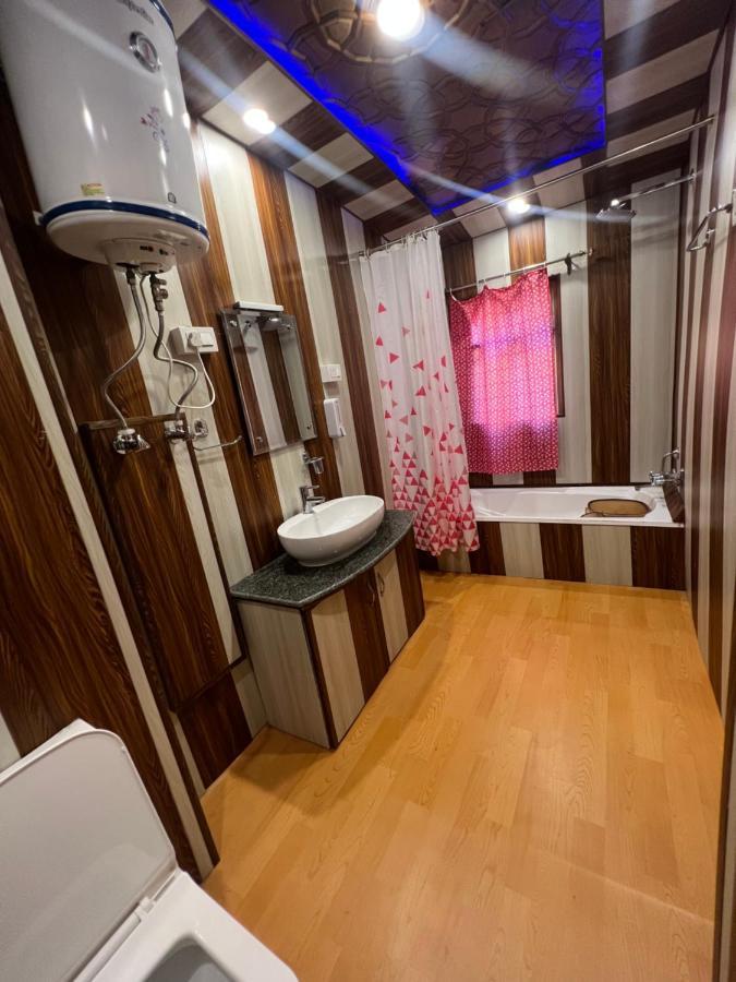 Hotel Aristotle Group Of Houseboats & Transportation Srīnagar Esterno foto