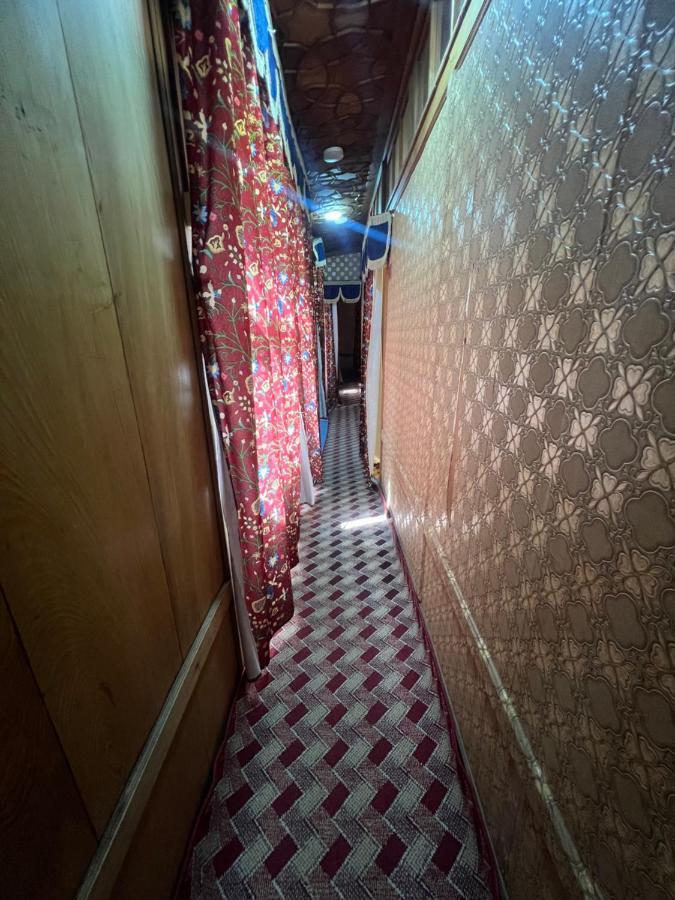 Hotel Aristotle Group Of Houseboats & Transportation Srīnagar Esterno foto